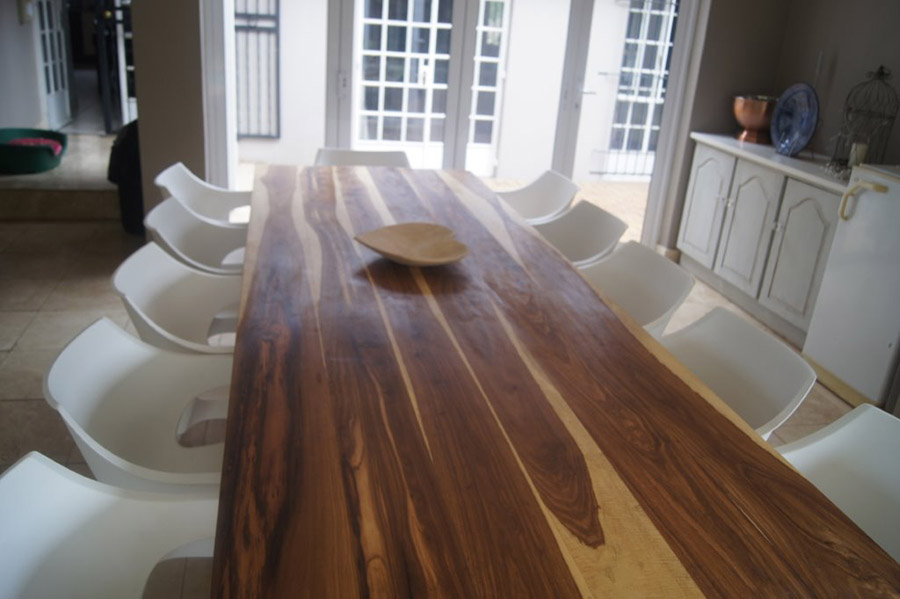 Hardwoord Dining Table